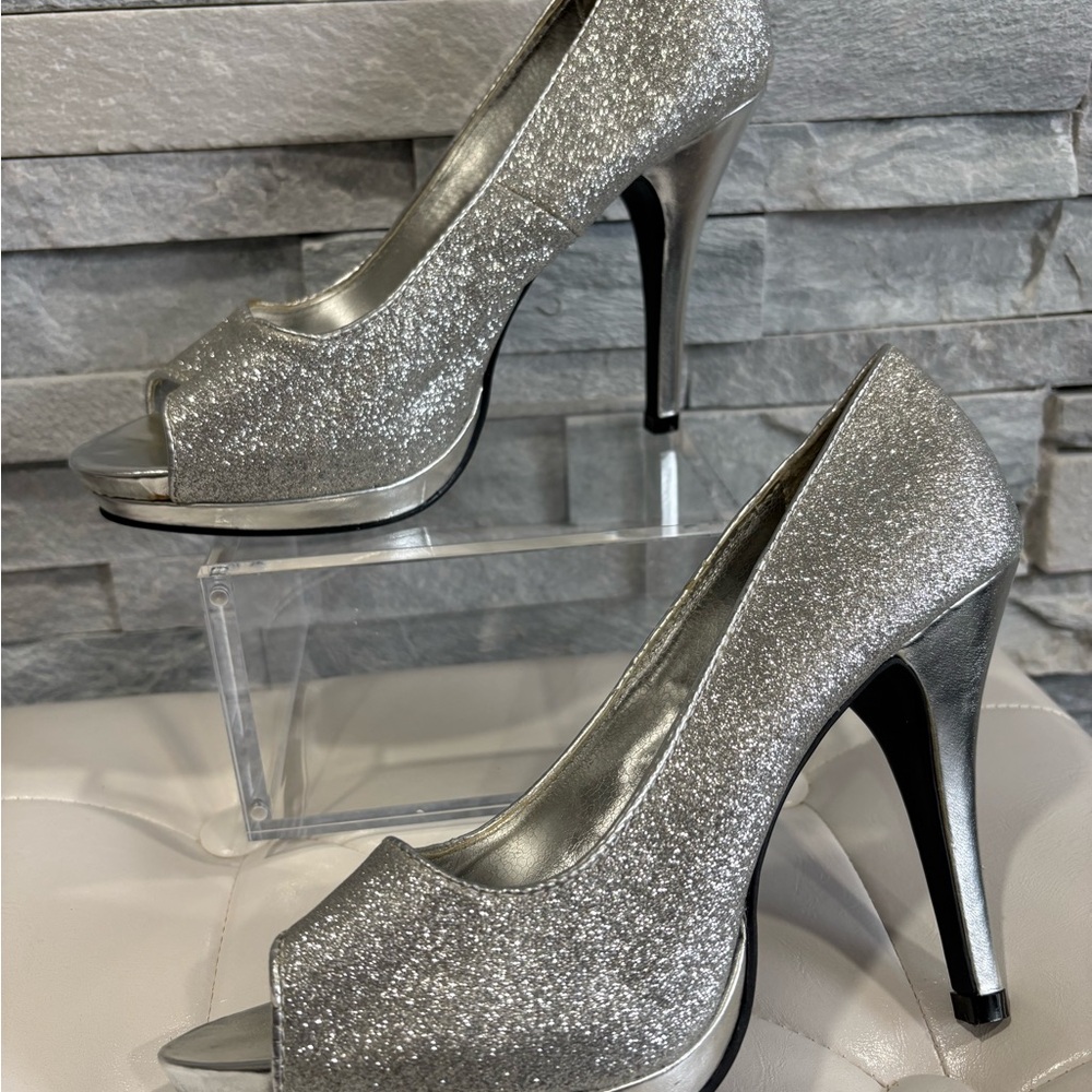 Rampage Silver Glitter Pointed Toe Pumps